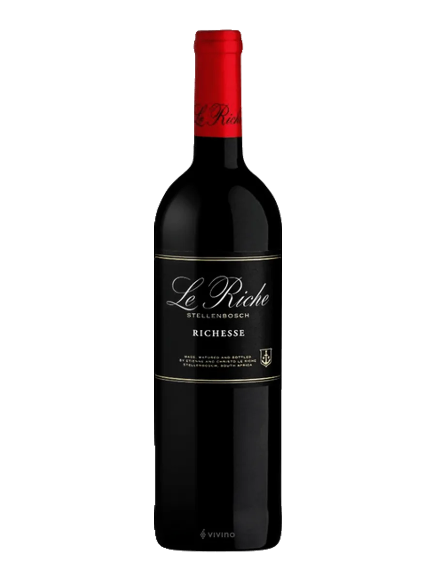 Garrafa do vinho Le Riche Richesse Blend, 57% Cabernet Sauvignon, 19% Cinsaut, 9% Cabernet Franc, 8% Petit Verdot, 7% Merlot 2022, África do Sul